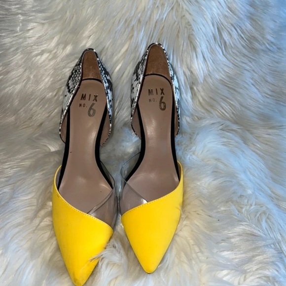 Chic Yellow and Black Women's Heels - Picture 2 of 4